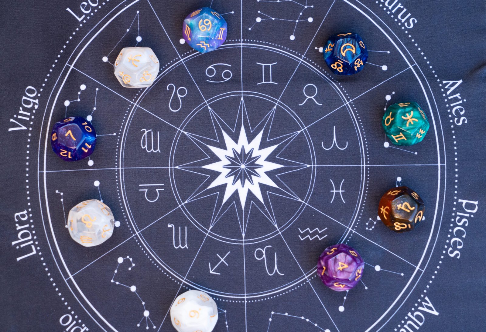 Polna luna 12. maja 2025: vpliv, rituali in horoskop