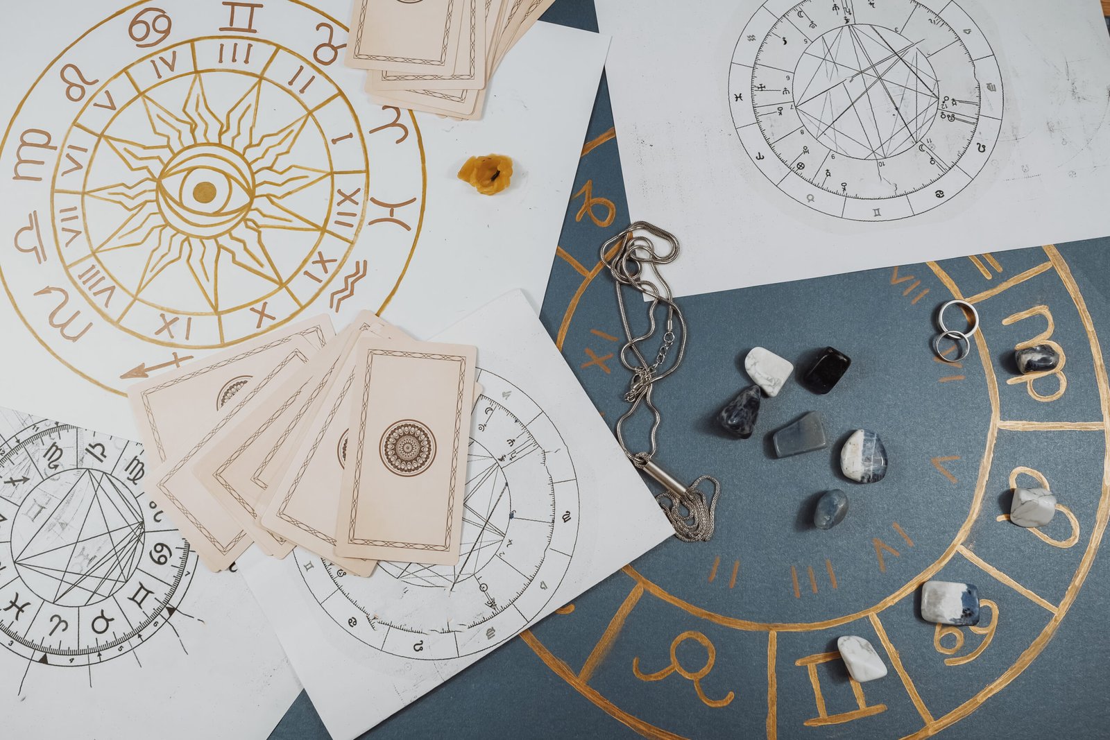 Polna luna 12. maja 2025: vpliv, rituali in horoskop