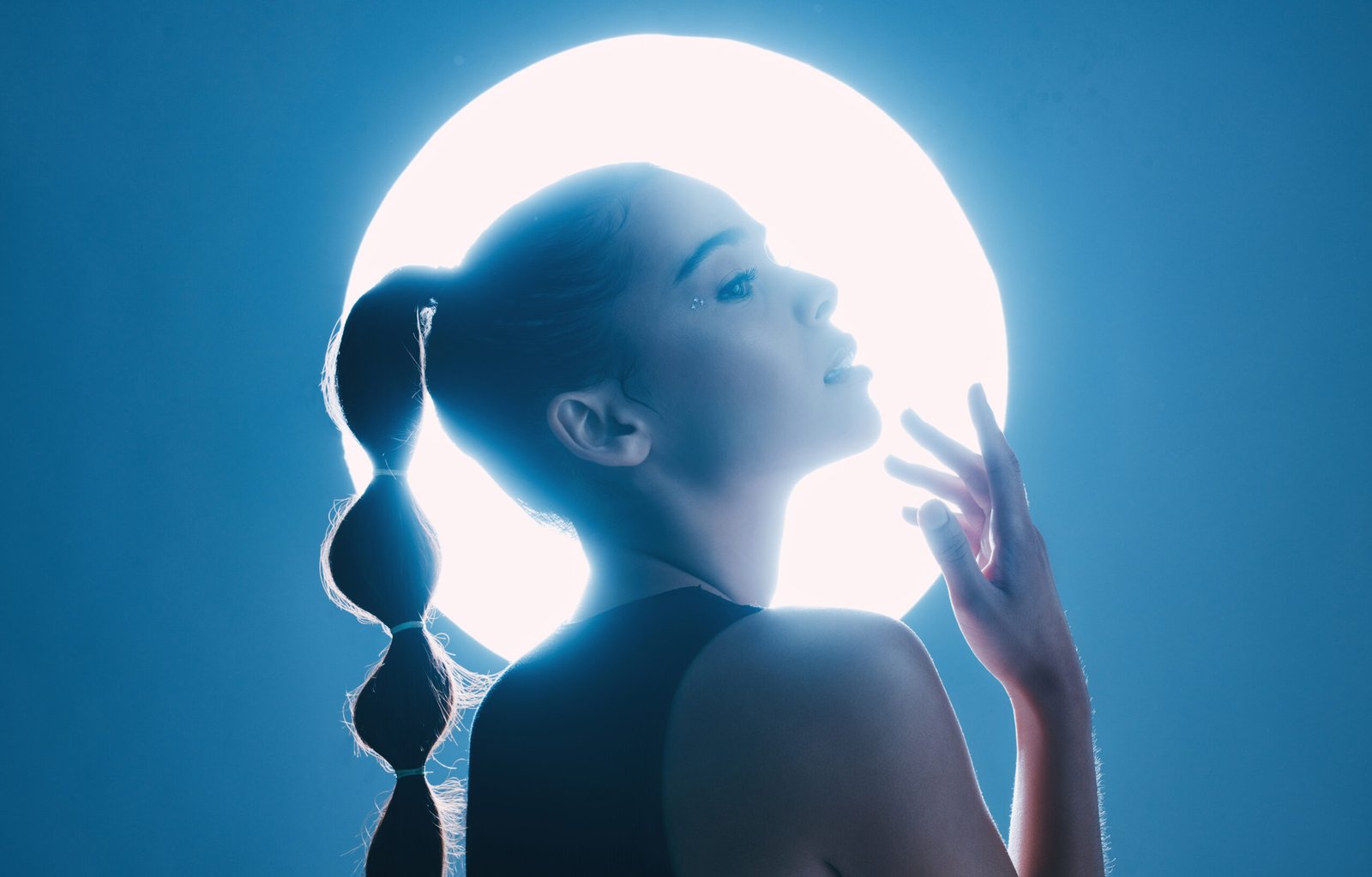 Polna luna 12. maja 2025: vpliv, rituali in horoskop
