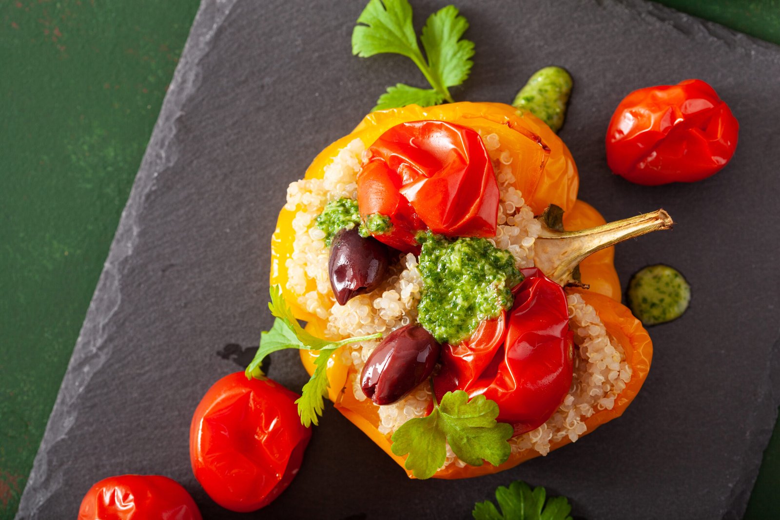 Polnjene paprike s kvinojo in chimichurri omako