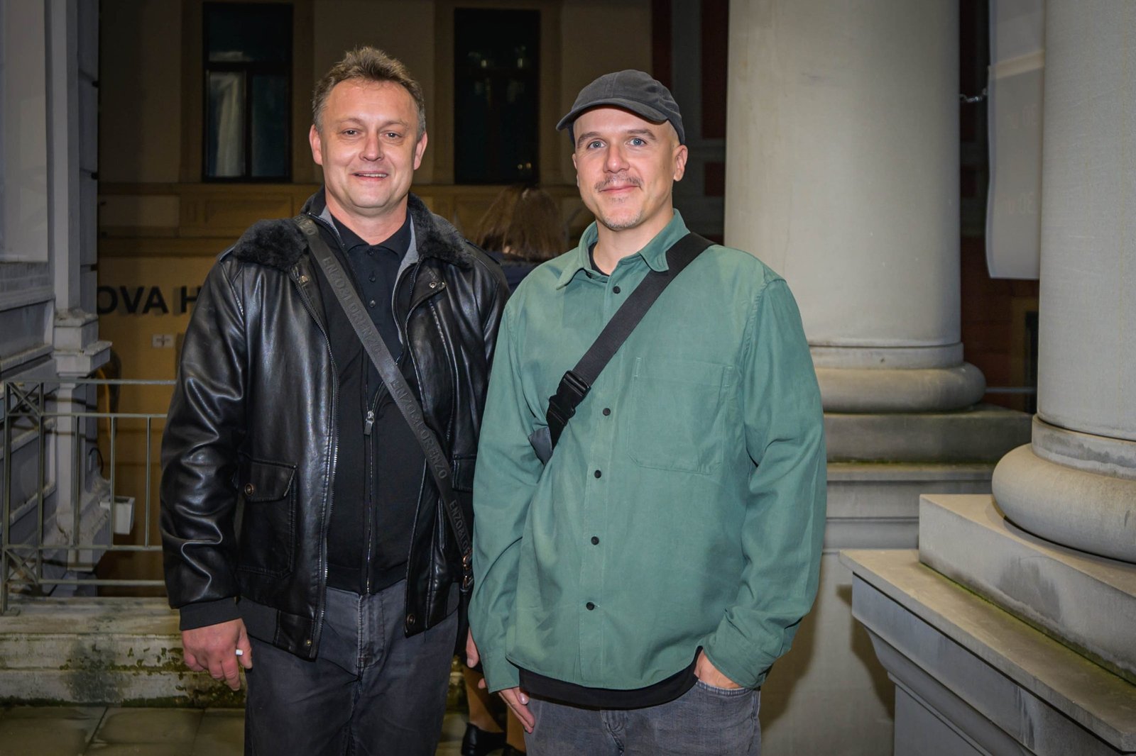 Radost: drama o generacijskih konfliktih in iskanju doma